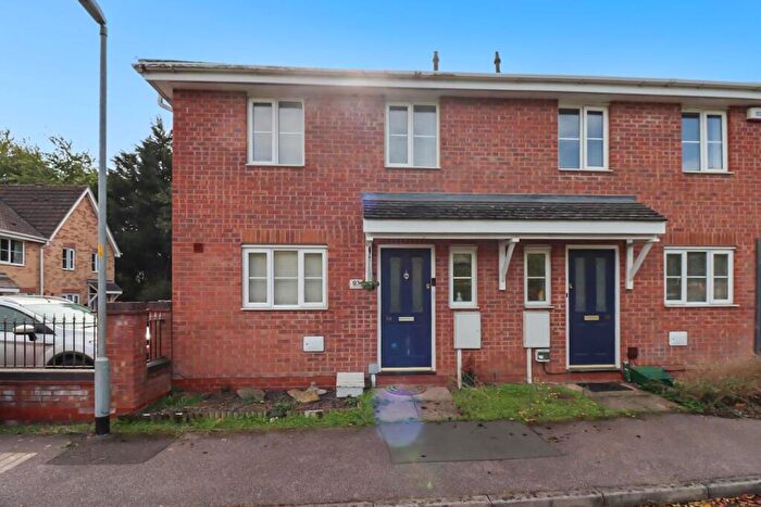 3 Bedroom Semi-Detached House For Sale In Merrivale Close, Kettering, NN15