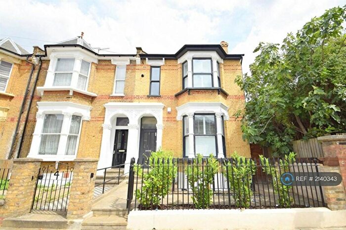 3 Bedroom Flat To Rent In Muston Road, London, E5