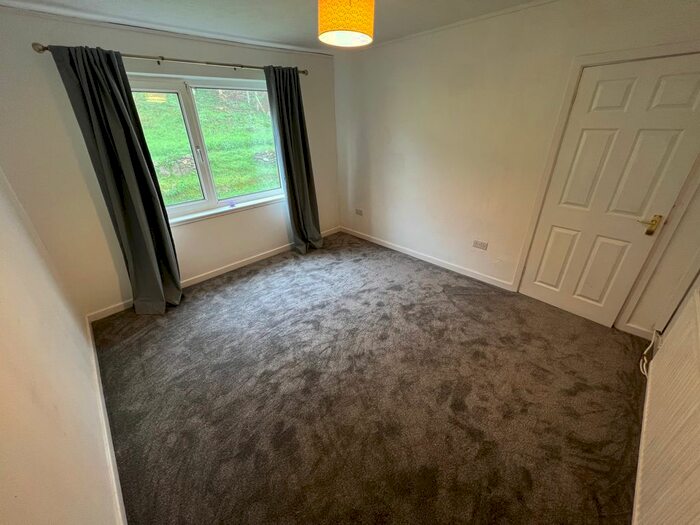 2 Bedroom Flat To Rent In Lynmouth Crescent, Rumney, Cardiff, CF3