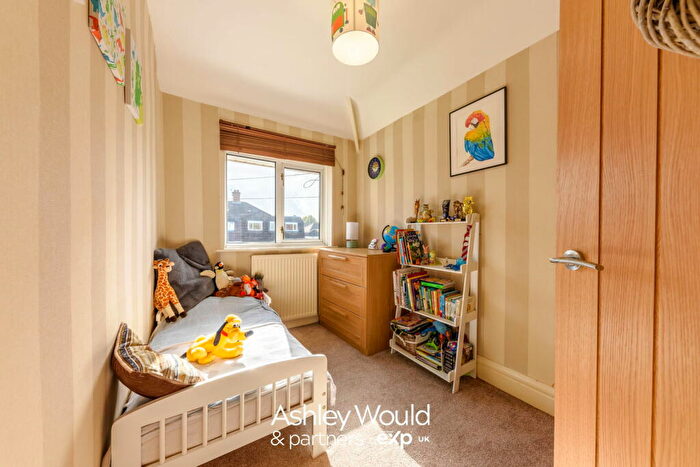 3 Bedroom Semi-Detached House For Sale In Shenstone Valley Road, Halesowen, B62
