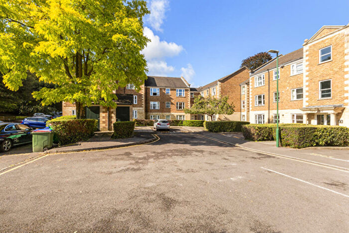 1 Bedroom Flat For Sale In Walnut Mews, SM2