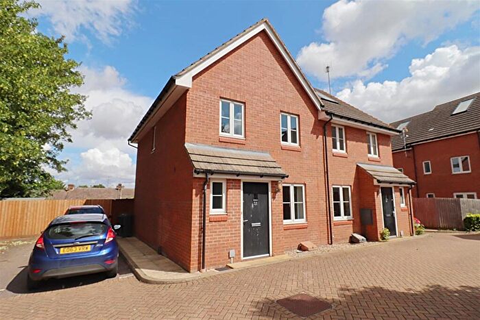 3 Bedroom Semi-Detached House To Rent In Perryfields, Braintree, CM7