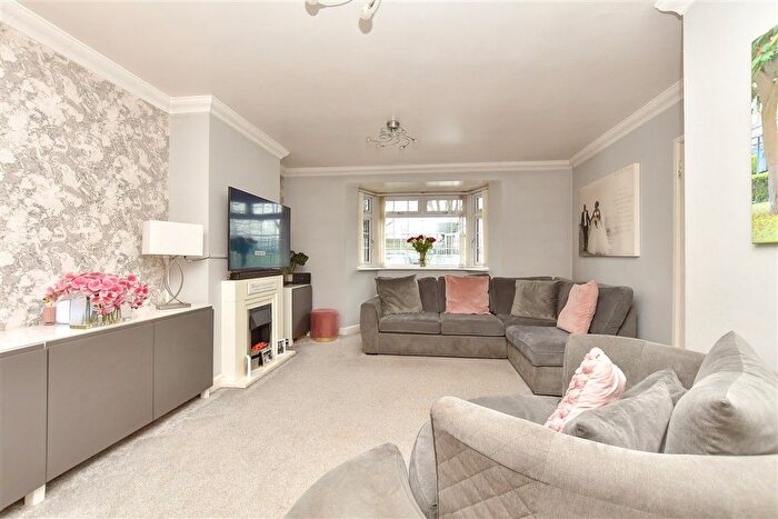 3 Bedroom Semi-detached House For Sale In Dunkirk Close, Gravesend, Kent, DA12