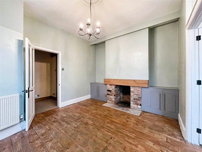 1 Bedroom Flat For Sale In Gloucester Road, Cirencester, Gloucestershire, GL7