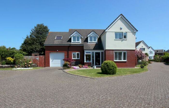 4 Bedroom Detached House For Sale In Fonmon Road, Rhoose, CF62