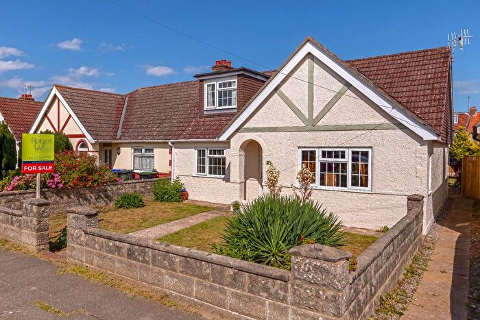 4 Bedroom Chalet For Sale In Grand Avenue, Lancing, BN15