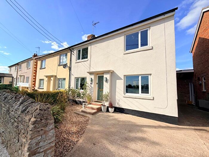 3 Bedroom Semi-Detached House For Sale In Folly Road, Deanshanger, West Northamptonshire, MK19