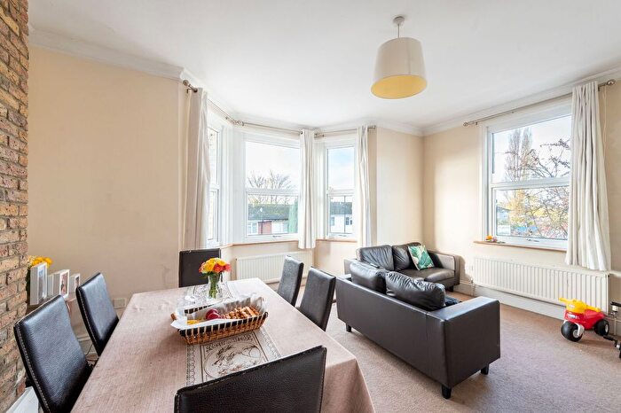 4 Bedroom Maisonette To Rent In Estreham Road, Streatham Common, London, SW16