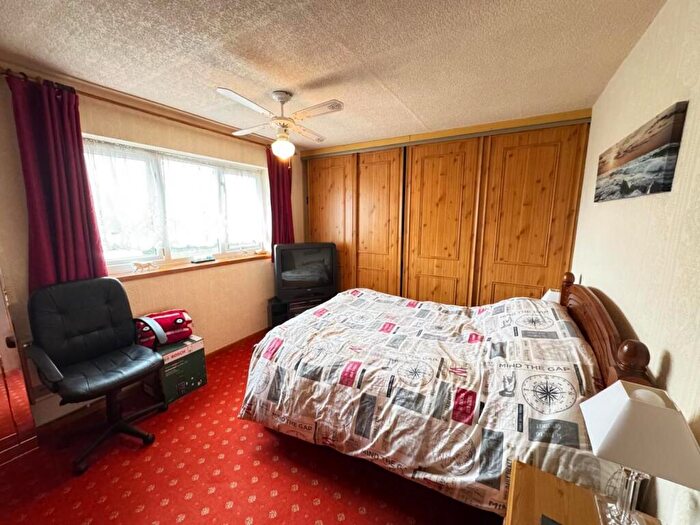 2 Bedroom End Of Terrace House For Sale In Kelvin Way, West Bromwich, B70