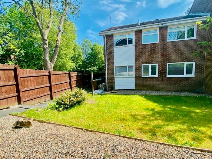 2 Bedroom Flat To Rent In Mitford Close, Washington, Tyne And Wear, NE38