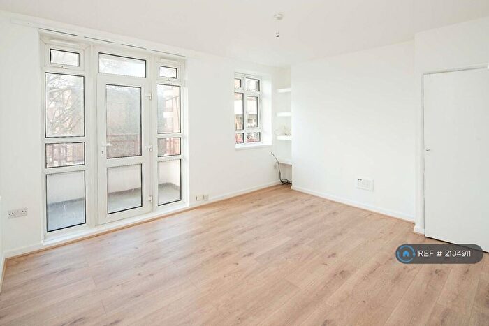 3 Bedroom Flat To Rent In Birdsall House, London, SE5