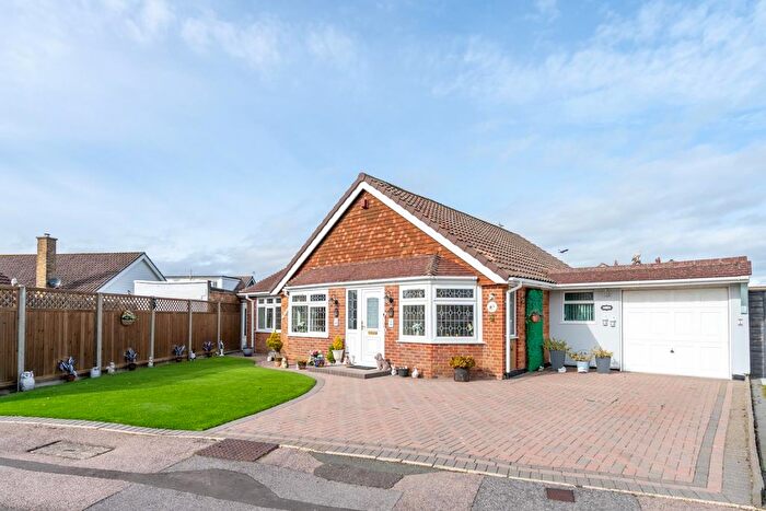3 Bedroom Detached Bungalow For Sale In Esher Close, Nyetimber, Bognor Regis, PO21