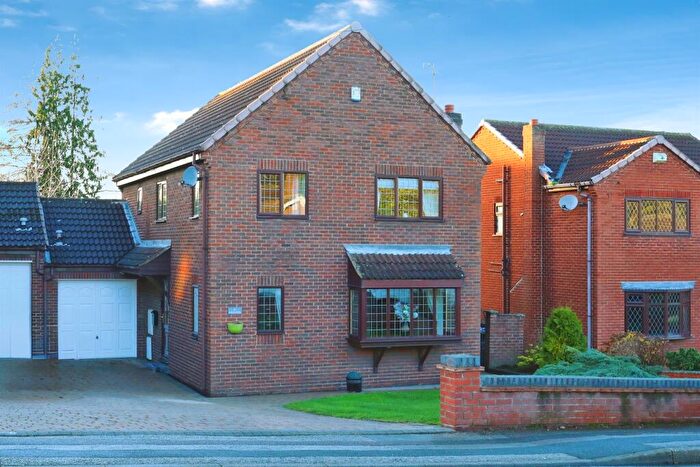 4 Bedroom Link Detached House For Sale In Grosvenor Road, Bircotes, Doncaster, DN11