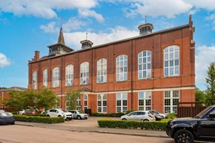 2 Bedroom Flat For Sale In Beningfield Drive, AL2