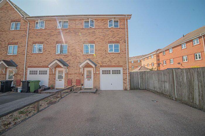 3 Bedroom Town House For Sale In Stranding Street, Eastleigh, SO50