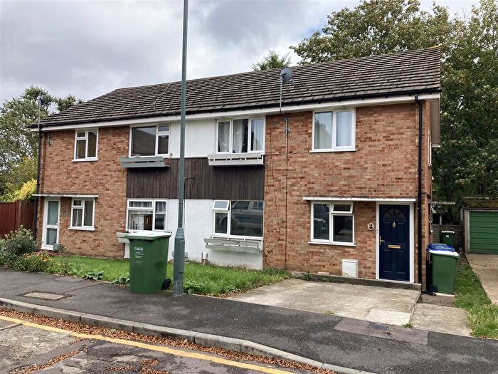2 Bedroom Flat For Sale In Harbex Close, Bexley, DA5