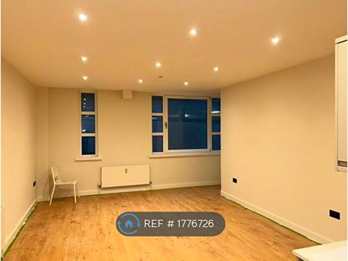1 Bedroom Flat To Rent In Church Street East, Woking, GU21