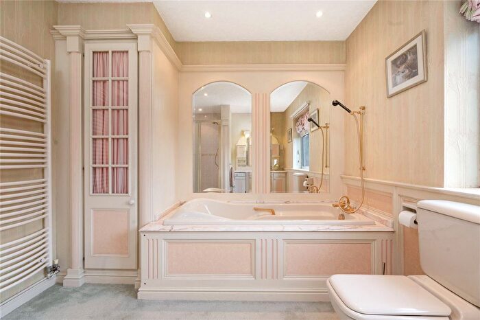 4 Bedroom Detached House For Sale In The Broadway, Oadby, Leicester, LE2
