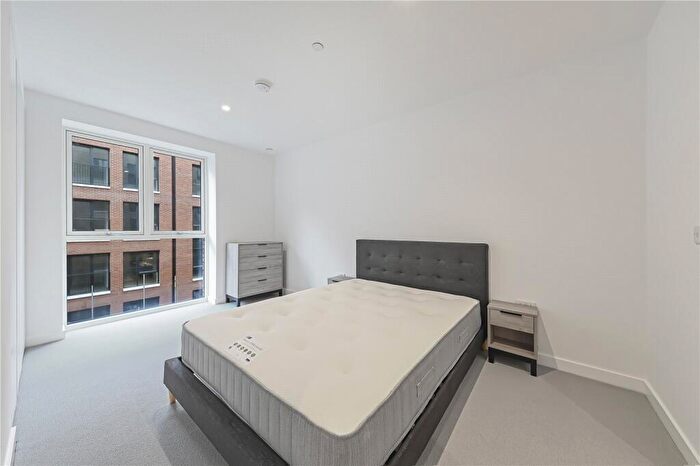 2 Bedroom Apartment To Rent In Ribbon Lane, London, NW2