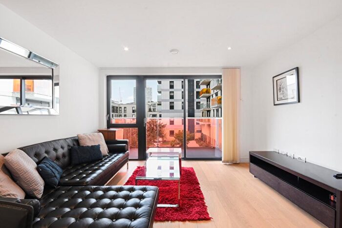 2 Bedroom Apartment For Sale In Kensington Apartments, Commercial Street, E1