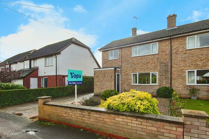 3 Bedroom Semi-Detached House For Sale In Garden Walk, Histon, Cambridge, CB24