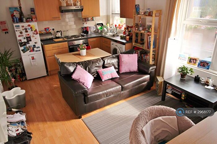 1 Bedroom Flat To Rent In Roman Grove, Leeds, LS8