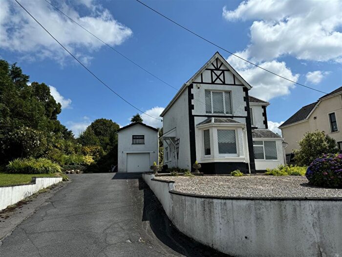 3 Bedroom Detached House For Sale In Kings Road, Llandybie, Ammanford, SA18