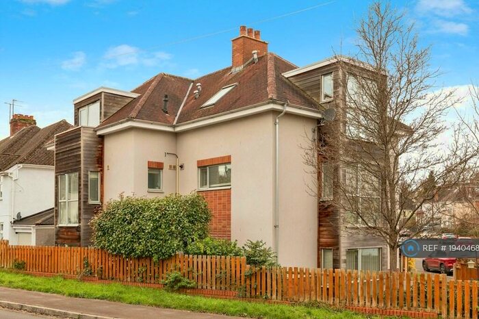 2 Bedroom Flat To Rent In Grove View, Bristol, BS9