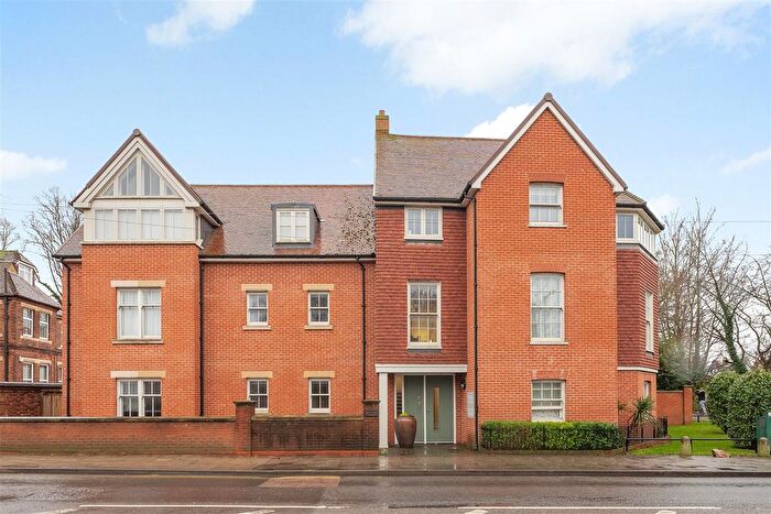 2 Bedroom Flat For Sale In Military Road, Canterbury, CT1