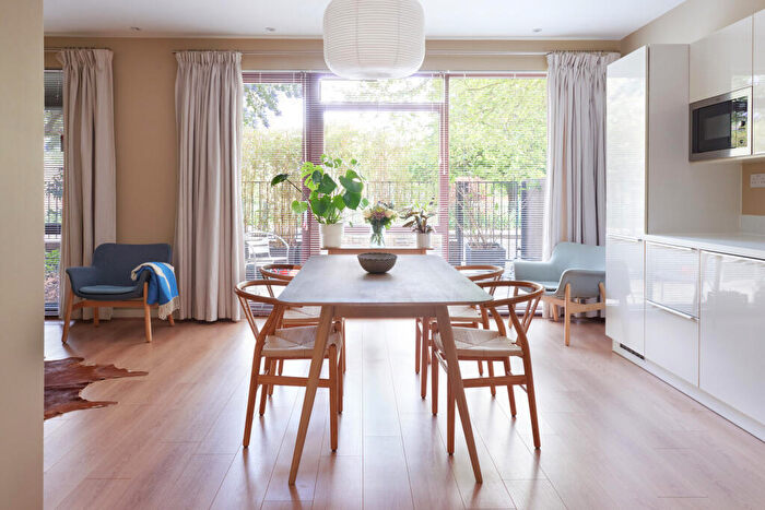 2 Bedroom Flat For Sale In Gibson Road, Gibson Road, London, SE11