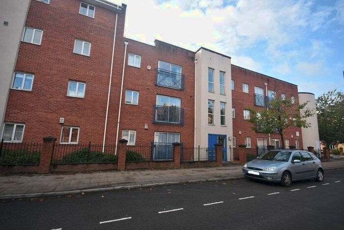 3 Bedroom Flat To Rent In Stretford Rd, Hulme, Manchester, M15