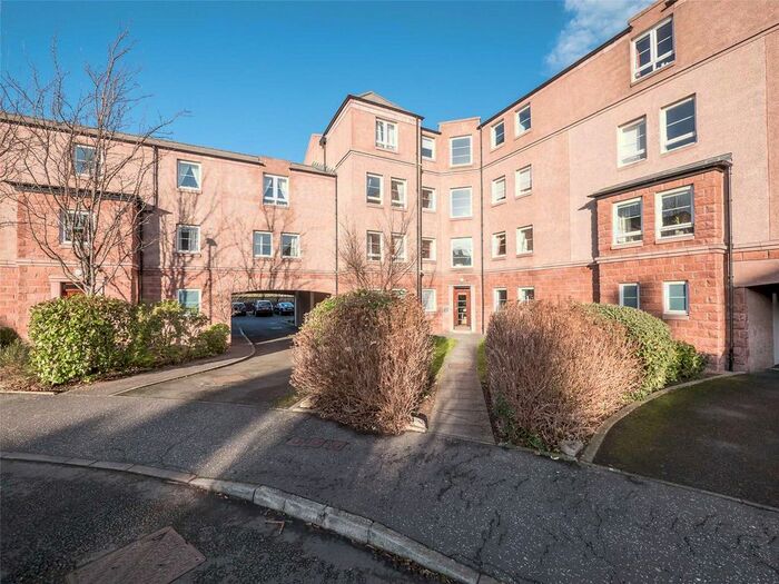 2 Bedroom Flat To Rent In West Savile Gardens, Edinburgh, EH9
