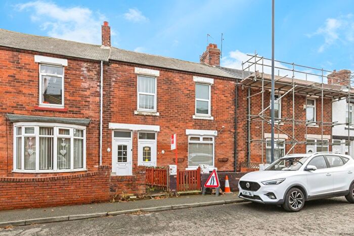 2 Bedroom Flat For Sale In Station Terrace, Washington, Tyne And Wear, NE37