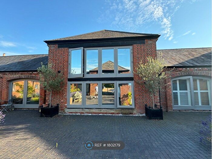 3 Bedroom Semi-Detached House To Rent In Seymour Mews, Horley, RH6