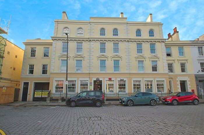 2 Bedroom Flat For Sale In Ocean Buildings, Bute Crescent, Cardiff, CF10