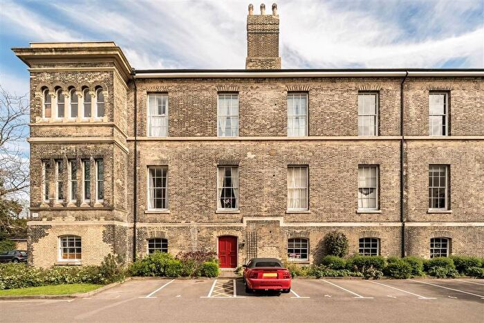 2 Bedroom Flat For Sale In Gilbert Close, Woolwich, SE18