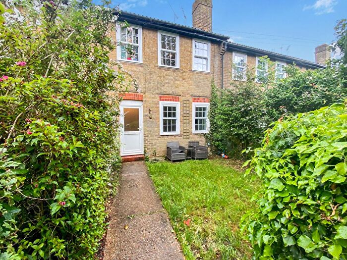 1 Bedroom Maisonette For Sale In The Grove, Caterham, CR3
