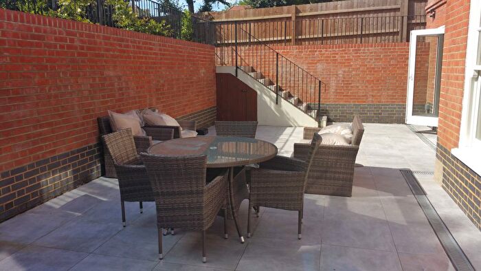 2 Bedroom Flat To Rent In Lyndhurst Road, Hampstead, NW3