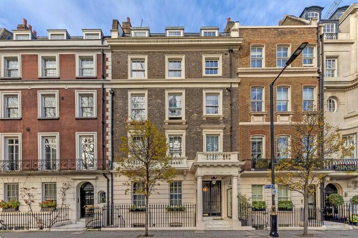 3 Bedroom Flat To Rent In Upper Brook Street, London, W1K