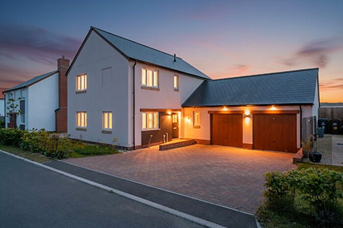 4 Bedroom Detached House For Sale In Tarka View, Crediton, EX17