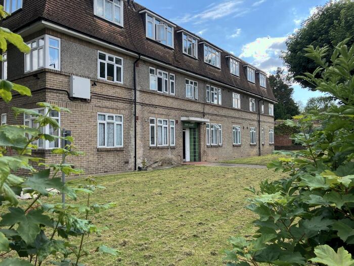 2 Bedroom Flat To Rent In Park Court (), West Dulwich., SE21