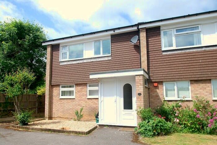 2 Bedroom Maisonette To Rent In Cumberland Close, Amersham, Buckinghamshire, HP7