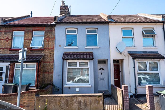 3 Bedroom Terraced House To Rent In Cecil Road, Gravesend, Kent, DA11