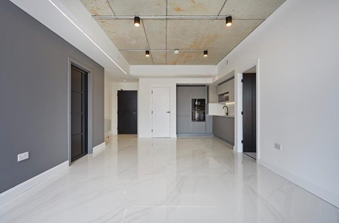 2 Bedroom Apartment To Rent In Apt . :: One Silk Street, M4