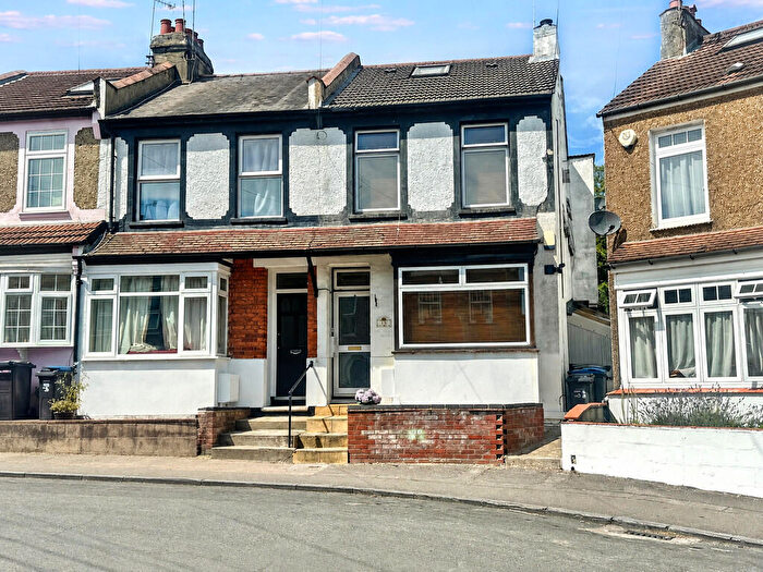 3 Bedroom End Of Terrace House For Sale In Coulsdon, Surrey, CR5