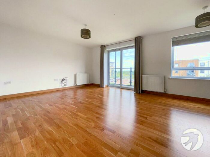 2 Bedroom Flat To Rent In Creek Mill Way, Dartford, Kent, DA1