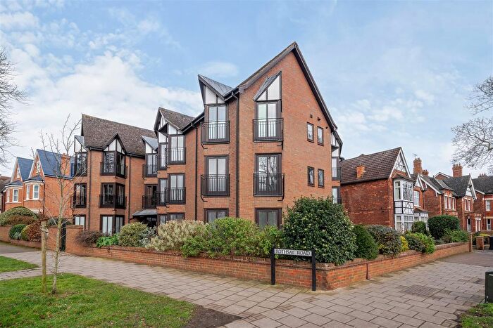 2 Bedroom Flat For Sale In The Embankment, Bedford, MK40