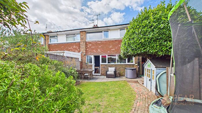 3 Bedroom End Of Terrace House For Sale In Gravelly Crescent, Lancing, BN15