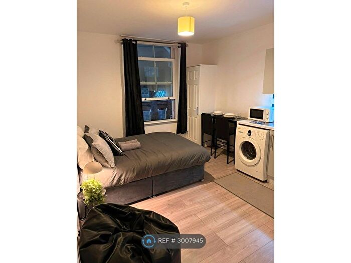 Studio To Rent In London, London, N4