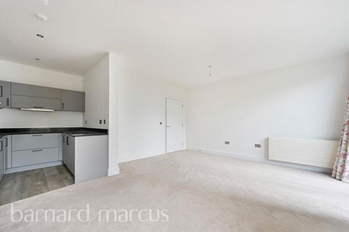 2 Bedroom Apartment For Sale In Battersea Park Road, London, SW11
